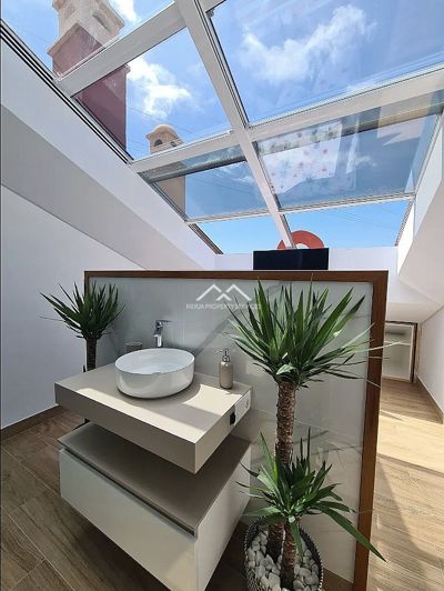 Image No.11-3 Bed Property for sale