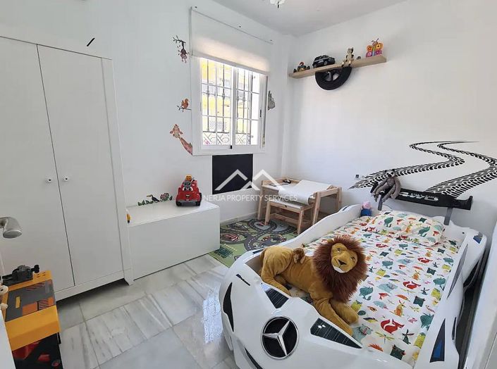 Image No.13-3 Bed Property for sale