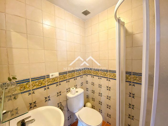 Image No.17-3 Bed House for sale