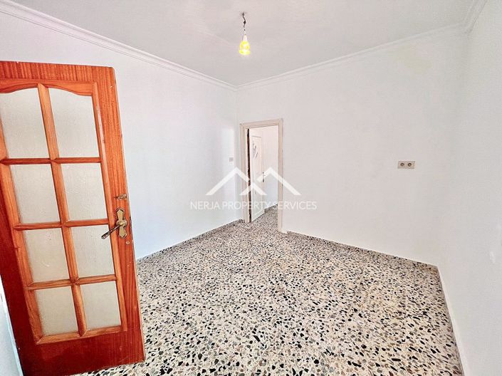 Image No.16-4 Bed Townhouse for sale