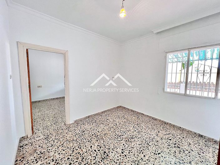 Image No.17-4 Bed Townhouse for sale