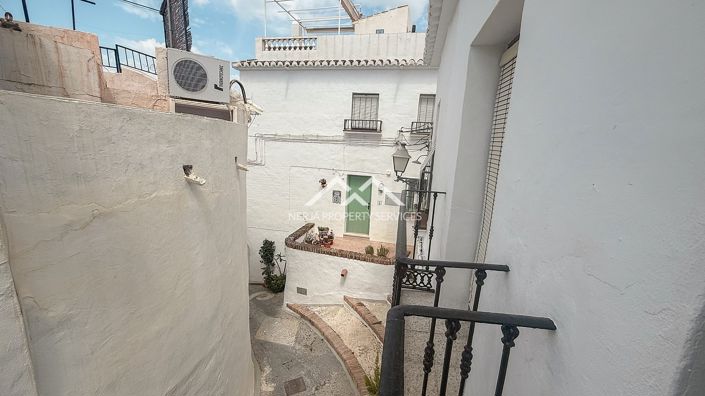 Image No.20-2 Bed Townhouse for sale