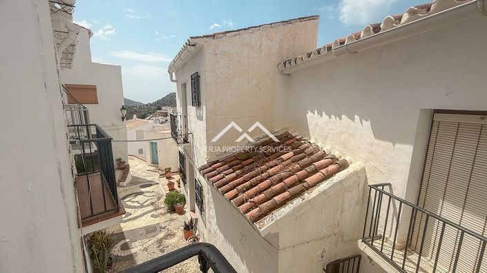 Image No.21-2 Bed Townhouse for sale