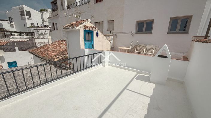 Image No.25-2 Bed Townhouse for sale