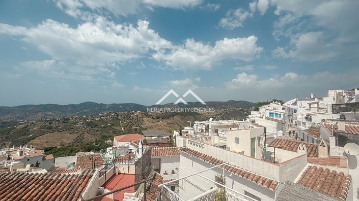 Image No.26-2 Bed Townhouse for sale