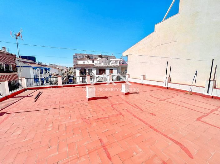 Image No.1-4 Bed Townhouse for sale