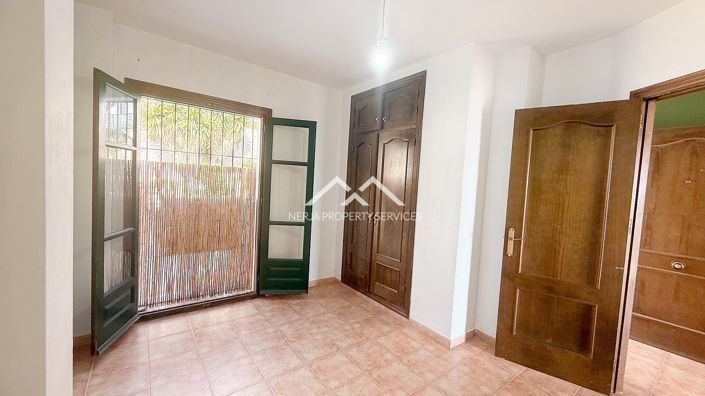 Image No.11-3 Bed Property for sale