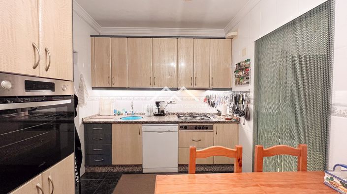 Image No.10-6 Bed Townhouse for sale