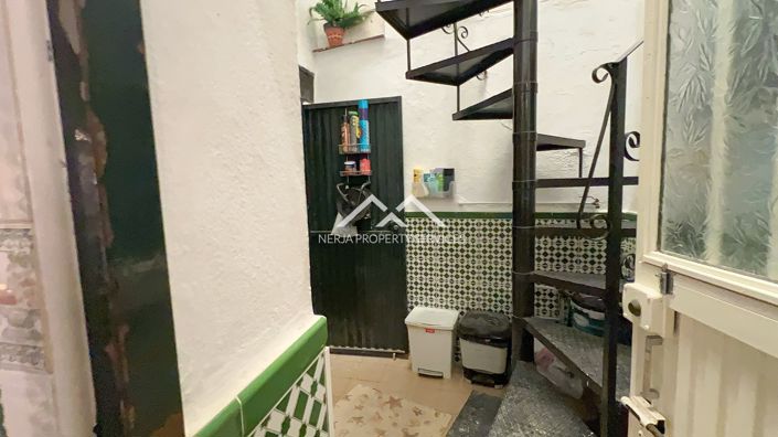 Image No.12-6 Bed Townhouse for sale