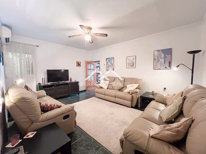 Image No.14-6 Bed Townhouse for sale