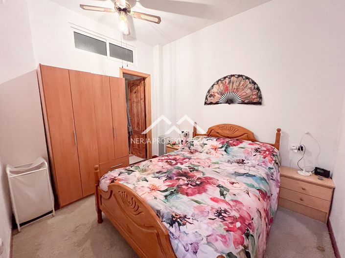 Image No.15-6 Bed Townhouse for sale