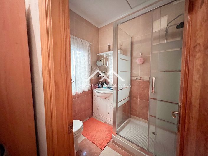 Image No.16-6 Bed Townhouse for sale