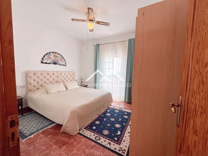 Image No.17-6 Bed Townhouse for sale