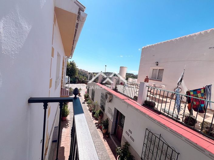 Image No.18-6 Bed Townhouse for sale