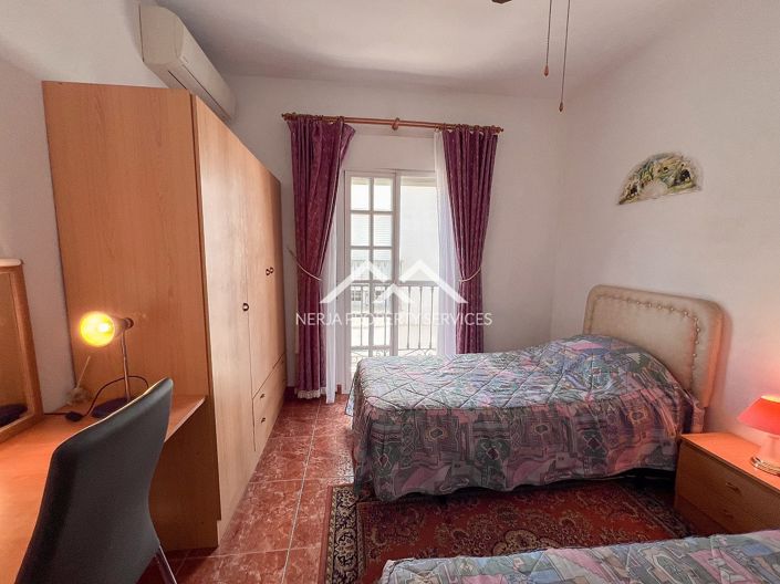 Image No.20-6 Bed Townhouse for sale