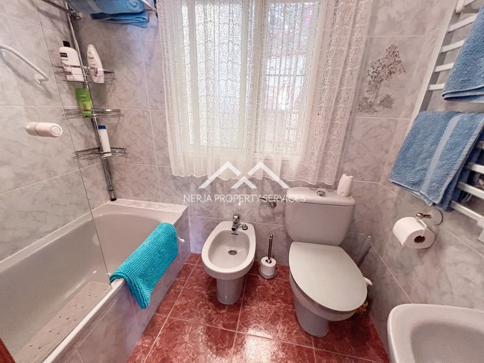 Image No.22-6 Bed Townhouse for sale