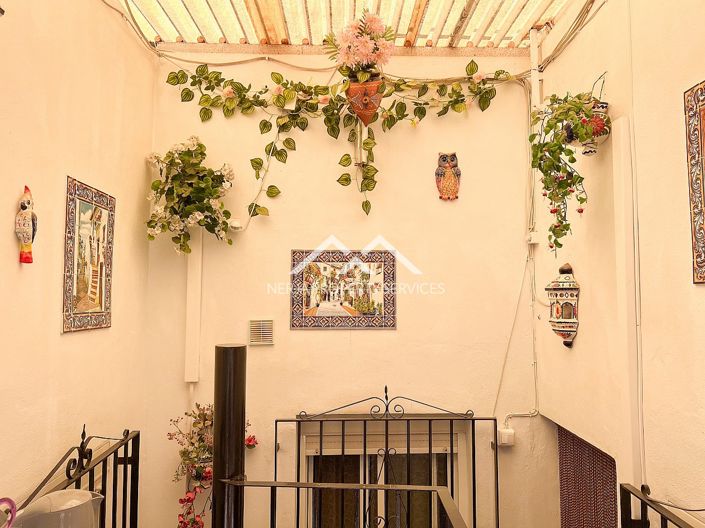 Image No.24-6 Bed Townhouse for sale