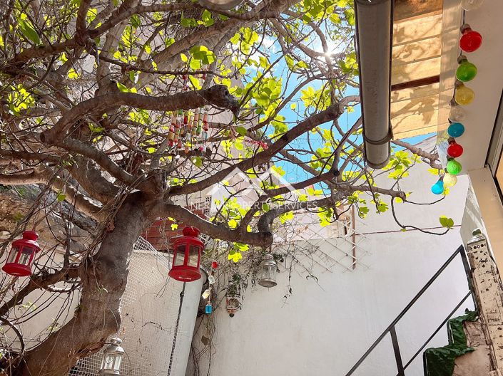 Image No.25-6 Bed Townhouse for sale