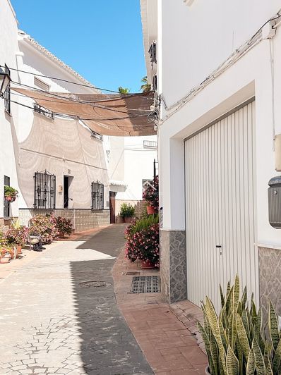 Image No.32-6 Bed Townhouse for sale