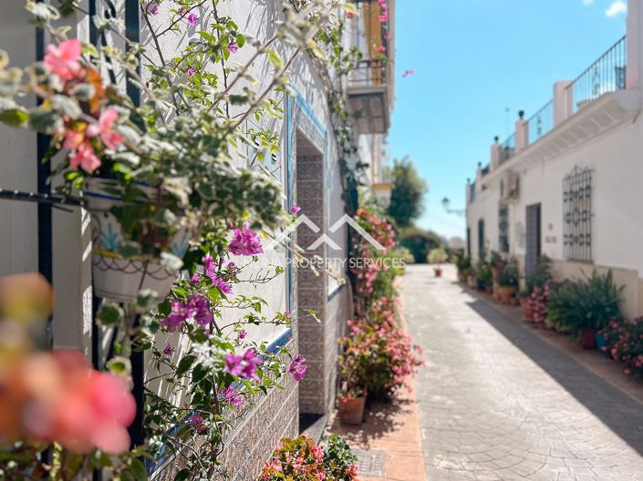 Image No.8-6 Bed Townhouse for sale