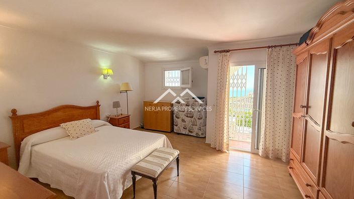 Image No.12-2 Bed Townhouse for sale