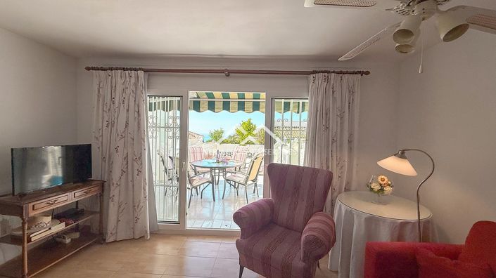 Image No.8-2 Bed Townhouse for sale