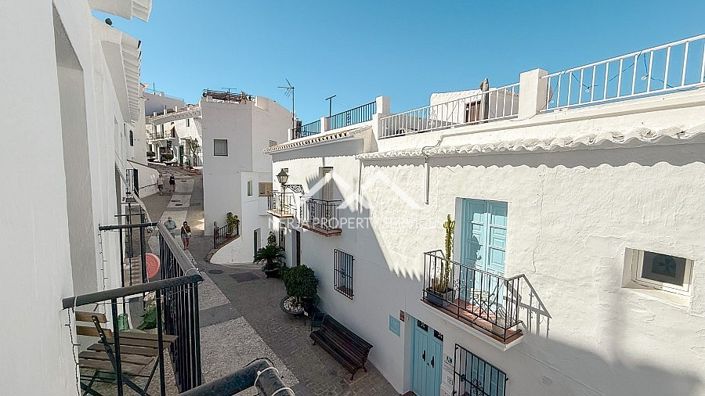 Image No.18-2 Bed Townhouse for sale