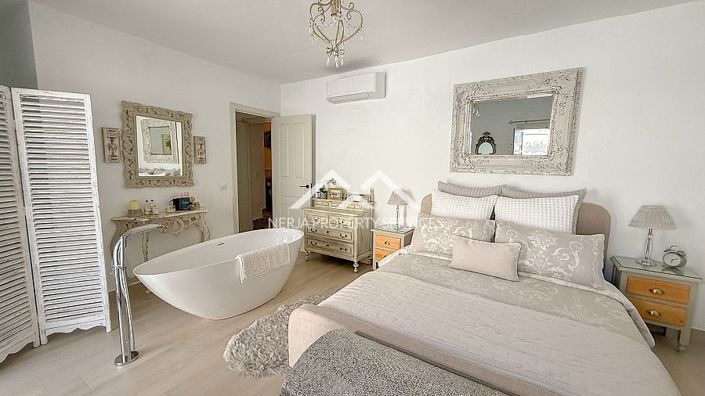 Image No.20-2 Bed Townhouse for sale