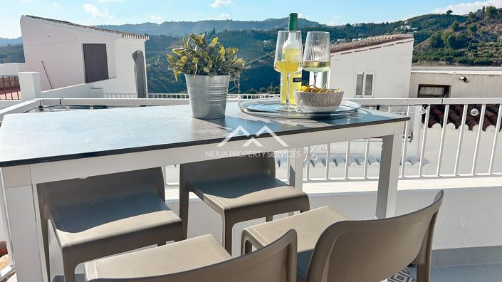 Image No.2-2 Bed Townhouse for sale