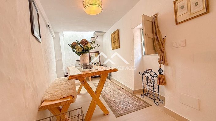 Image No.23-2 Bed Townhouse for sale