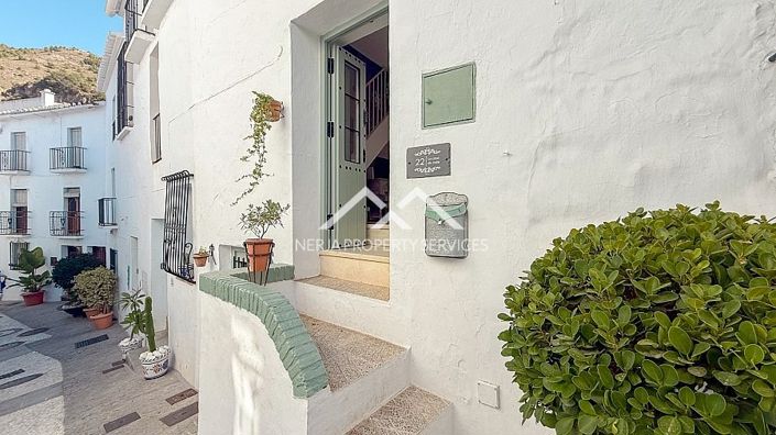 Image No.25-2 Bed Townhouse for sale