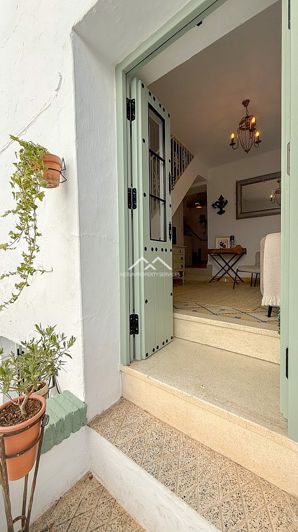 Image No.26-2 Bed Townhouse for sale