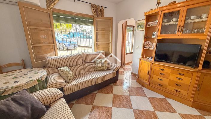 Image No.10-3 Bed House for sale