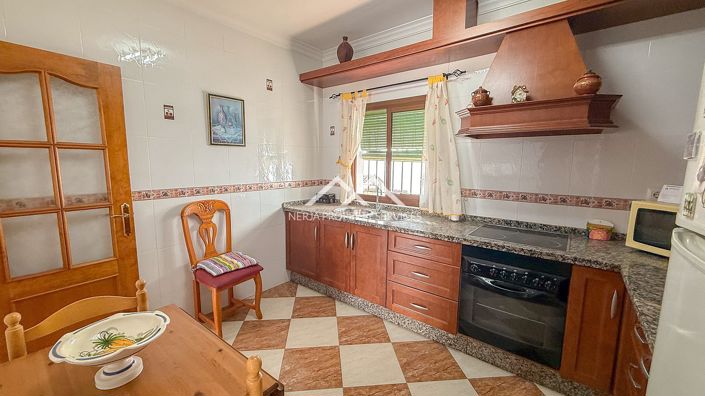 Image No.14-3 Bed House for sale