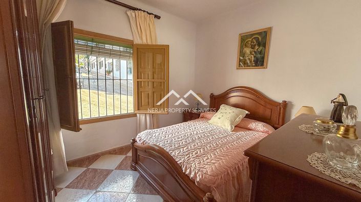 Image No.15-3 Bed House for sale