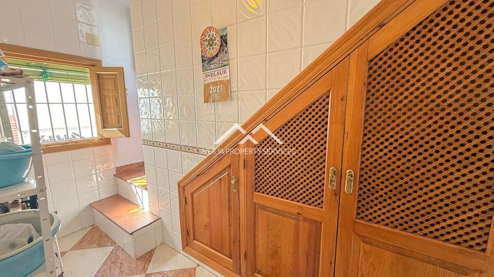 Image No.19-3 Bed House for sale
