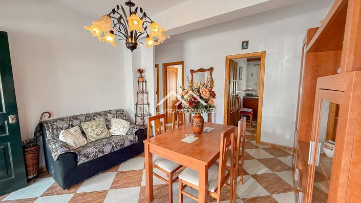 Image No.8-3 Bed House for sale