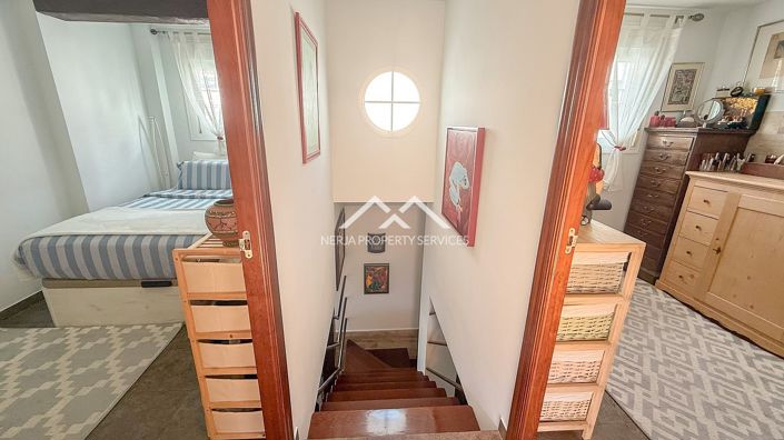 Image No.10-3 Bed House for sale