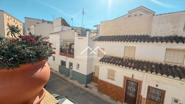 Image No.17-3 Bed House for sale