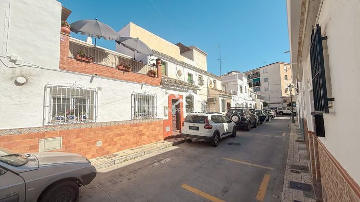 Image No.19-3 Bed House for sale