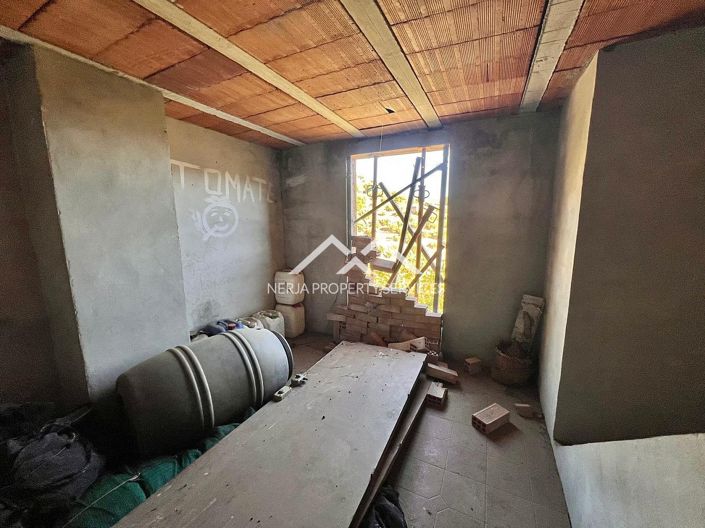 Image No.12-6 Bed Cottage for sale