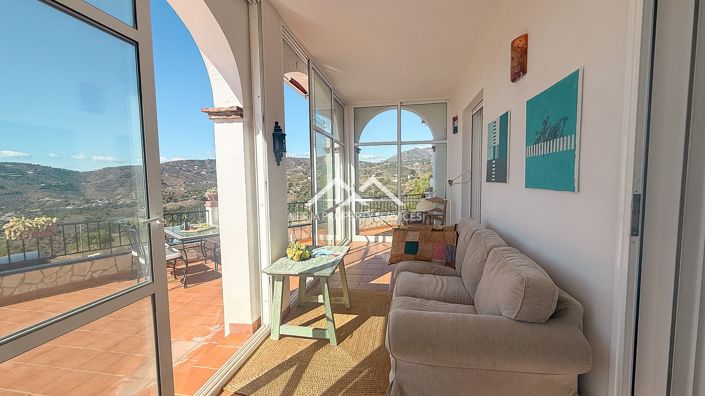 Image No.11-3 Bed Property for sale