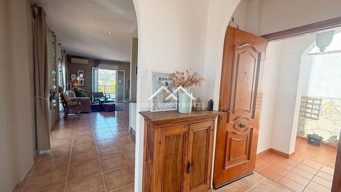 Image No.12-3 Bed Property for sale