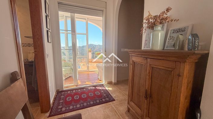 Image No.13-3 Bed Property for sale