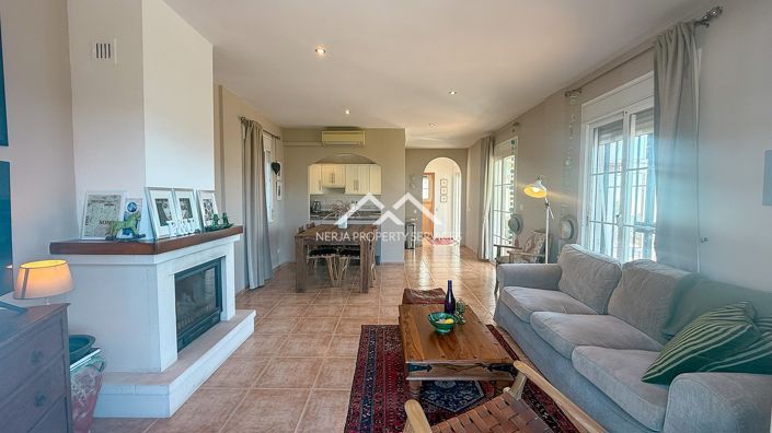 Image No.14-3 Bed Property for sale