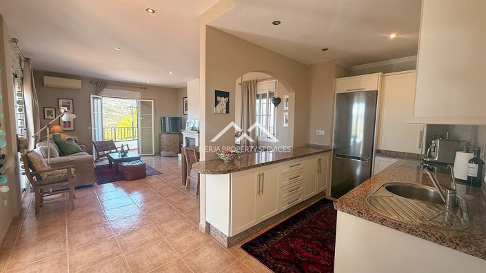 Image No.18-3 Bed Property for sale