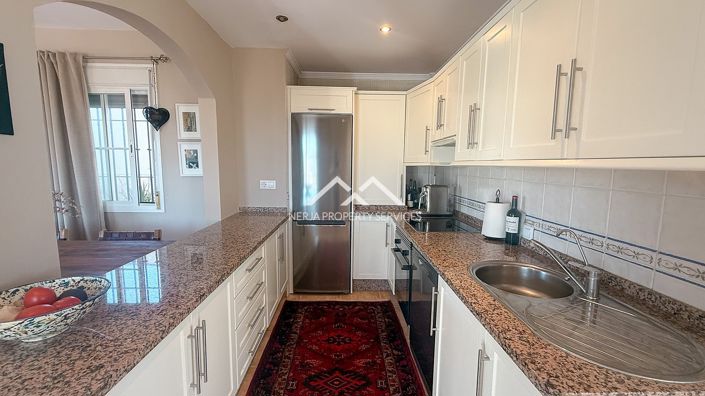 Image No.19-3 Bed Property for sale