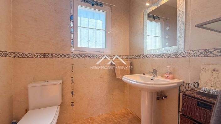 Image No.20-3 Bed Property for sale