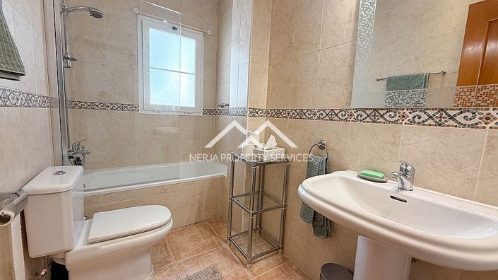 Image No.29-3 Bed Property for sale