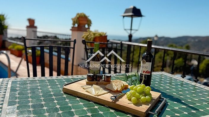 Image No.7-3 Bed Property for sale